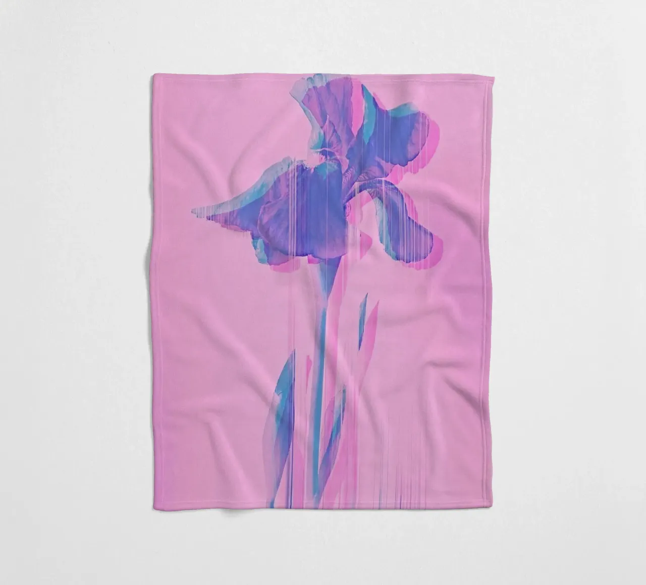 Glitcherd Iris on Pink coperta in pile da cafelab