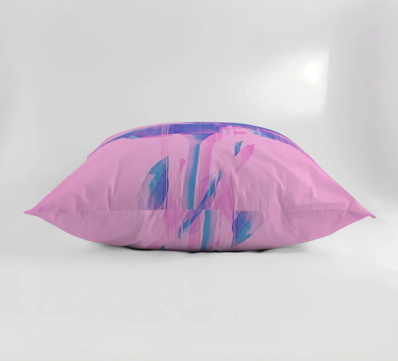 Glitcherd Iris on Pink cuscino da cafelab