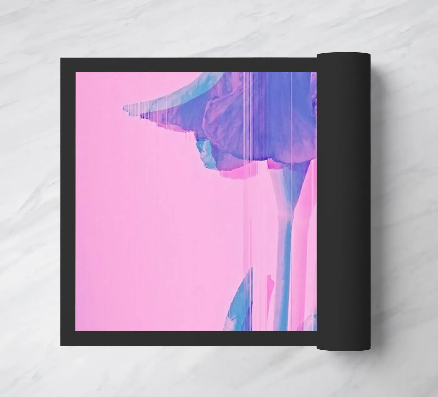 Glitcherd Iris on Pink deurmat van cafelab