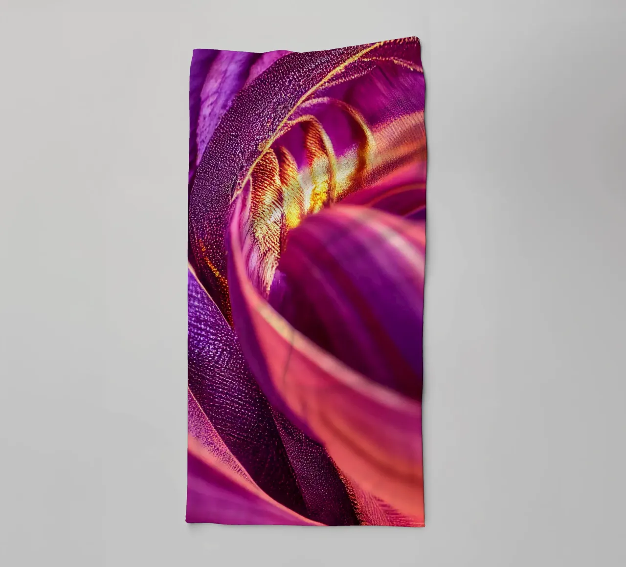Macro Passiflora viola asciugamano da bagno da Bold Blooms