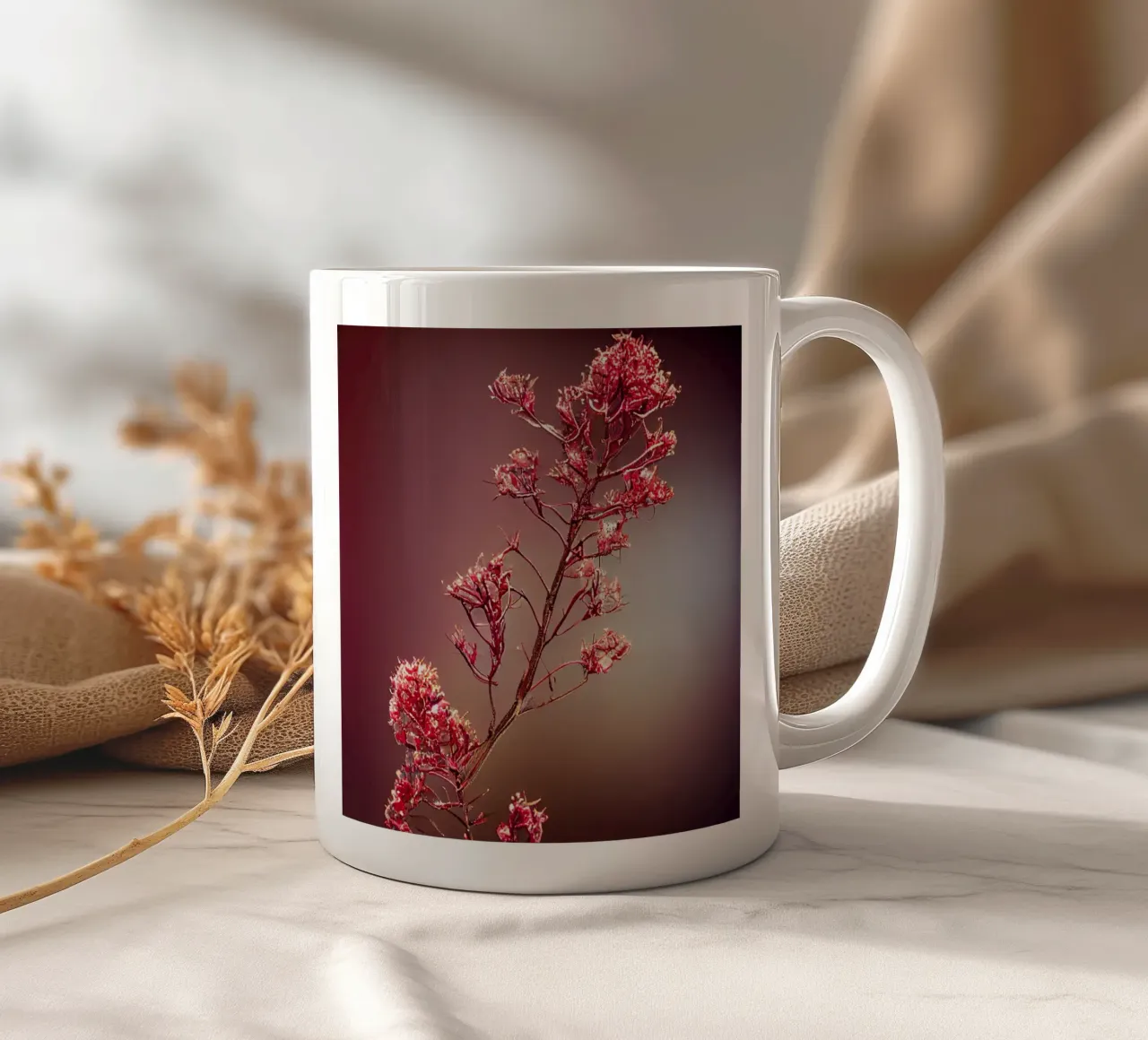 Macro fiore di mirto regina tazza in ceramica da Bold Blooms