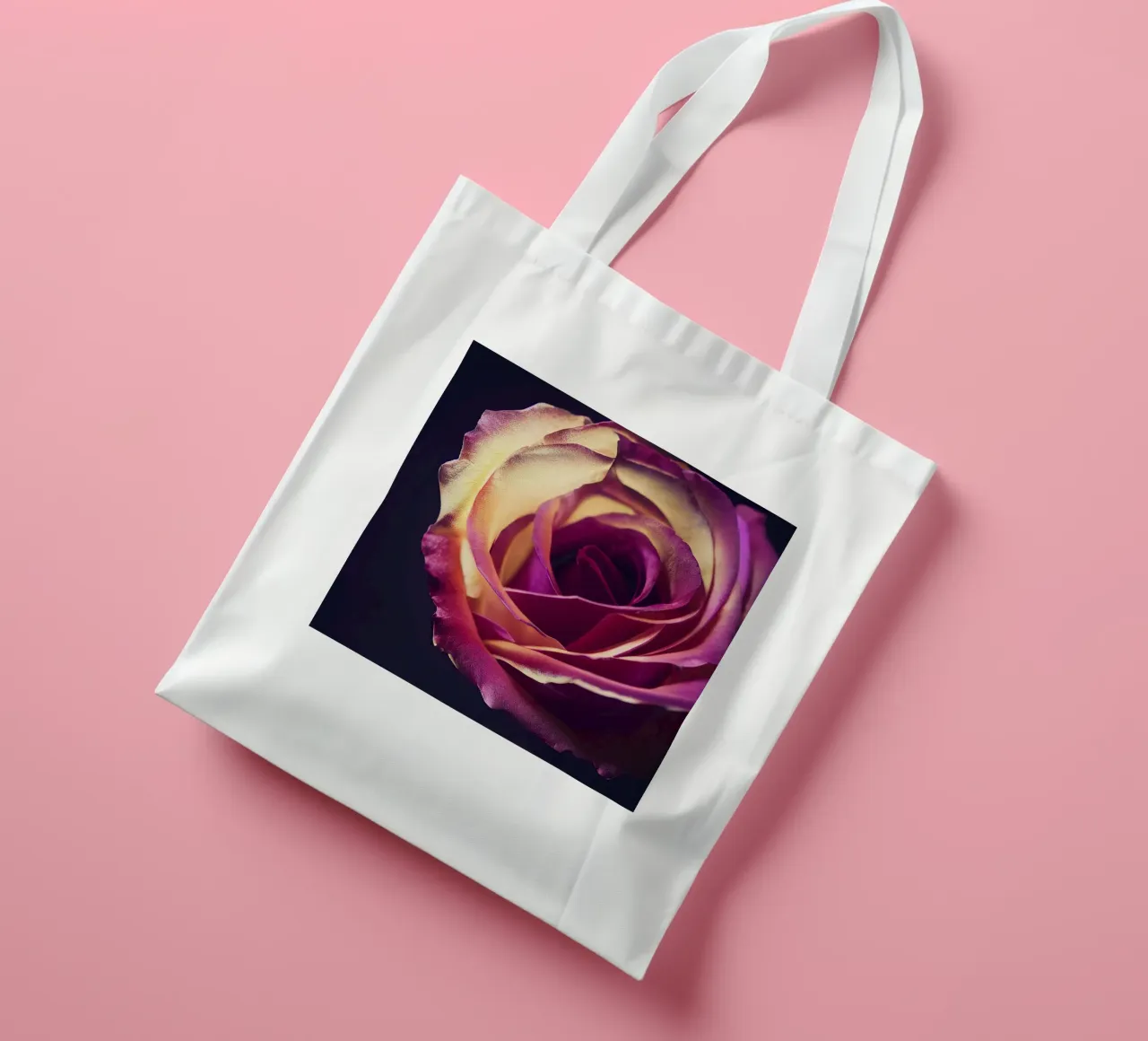 Macro fiore di rosa borsa in juta da Bold Blooms