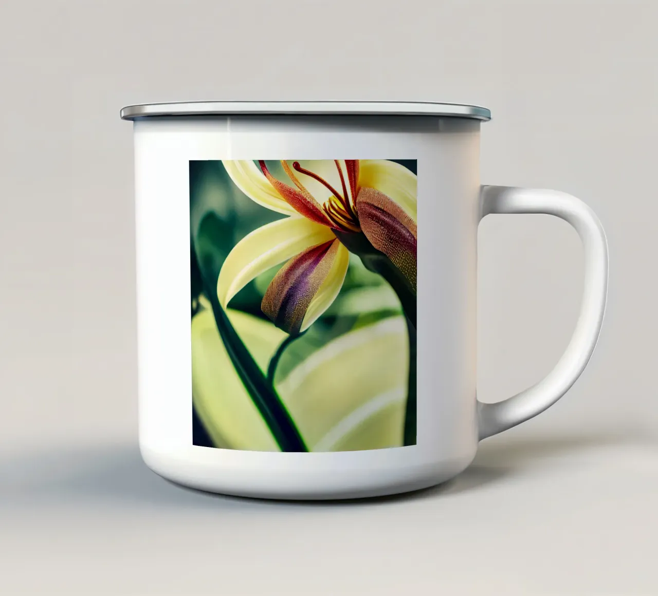 Macro Siroi Lily Flower tazza in smalto da Bold Blooms