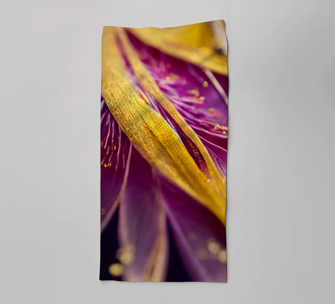 Macro fiore di ciliegio spagnolo asciugamano da bagno da Bold Blooms