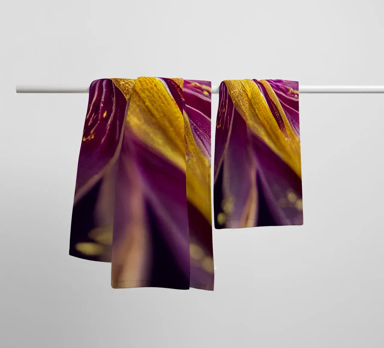 Macro fiore di ciliegio spagnolo asciugamano da bagno da Bold Blooms