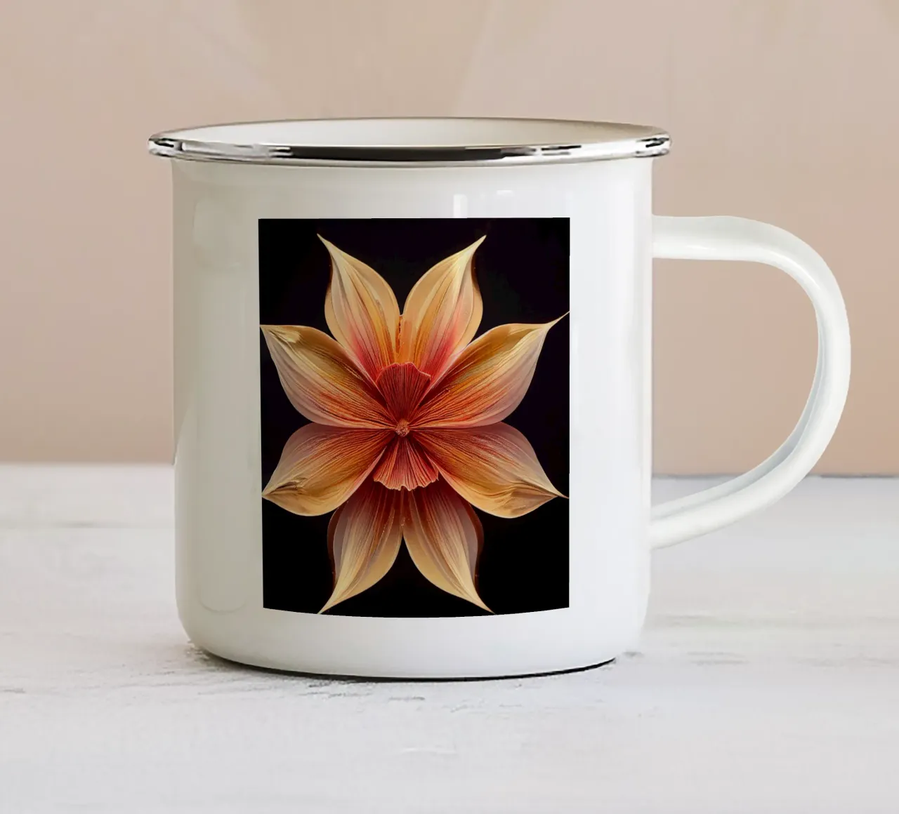 Macro fiore di stramonio tazza in smalto da Bold Blooms
