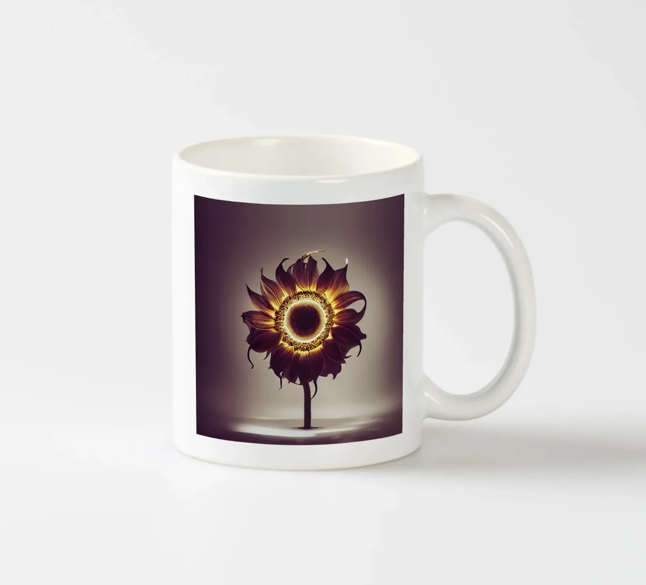 Makro-Sonnenblume Keramik Tasse von Bold Blooms