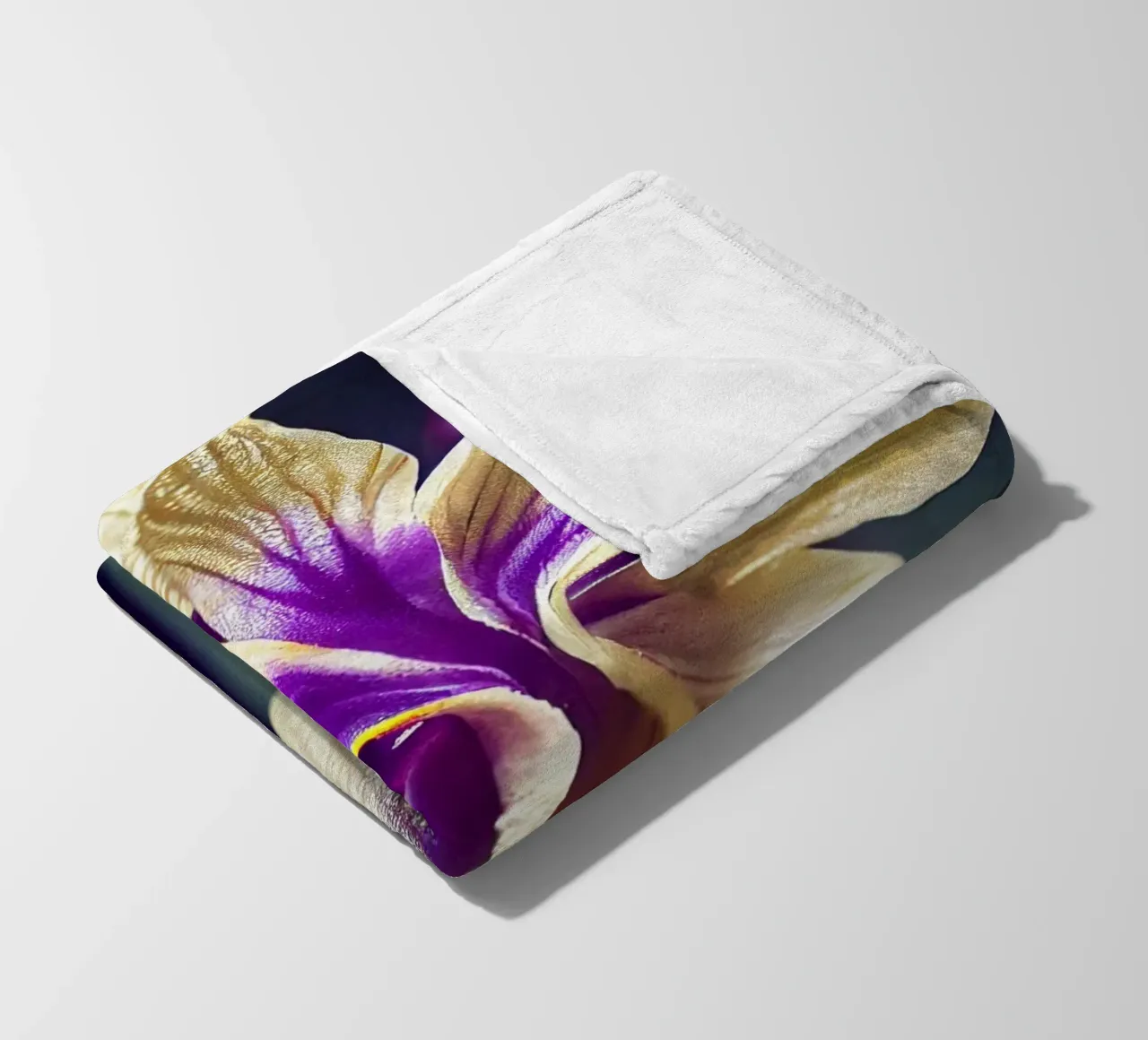 Macro Fiore di violetta coperta in pile da Bold Blooms