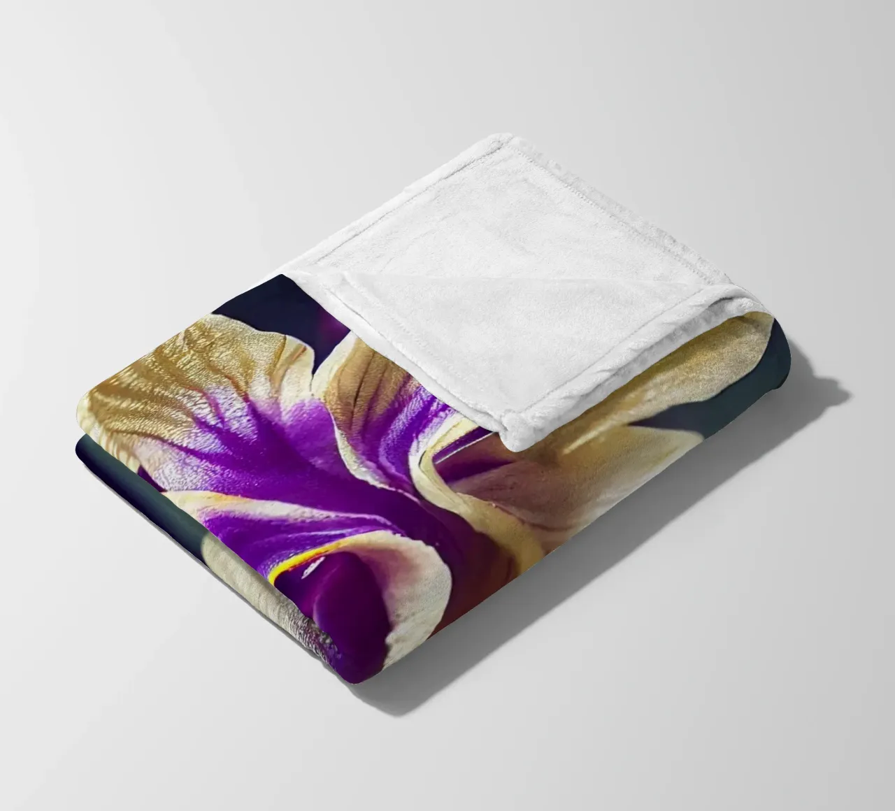 Macro Fiore di violetta coperta in pile da Bold Blooms