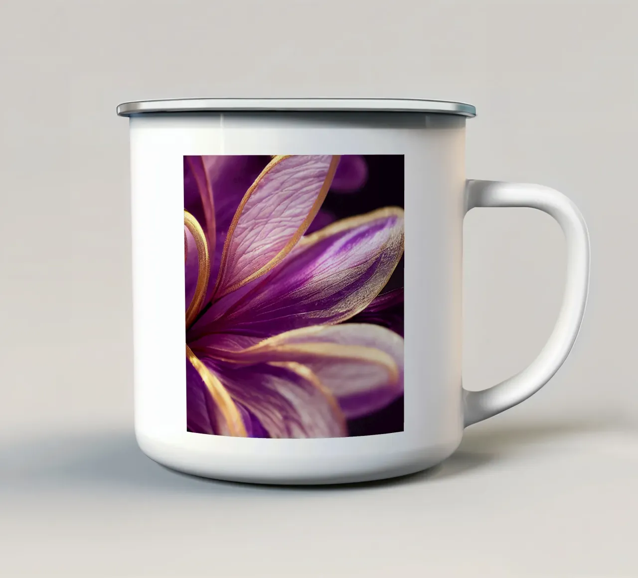 Macro Fiore di violetta tazza in smalto da Bold Blooms