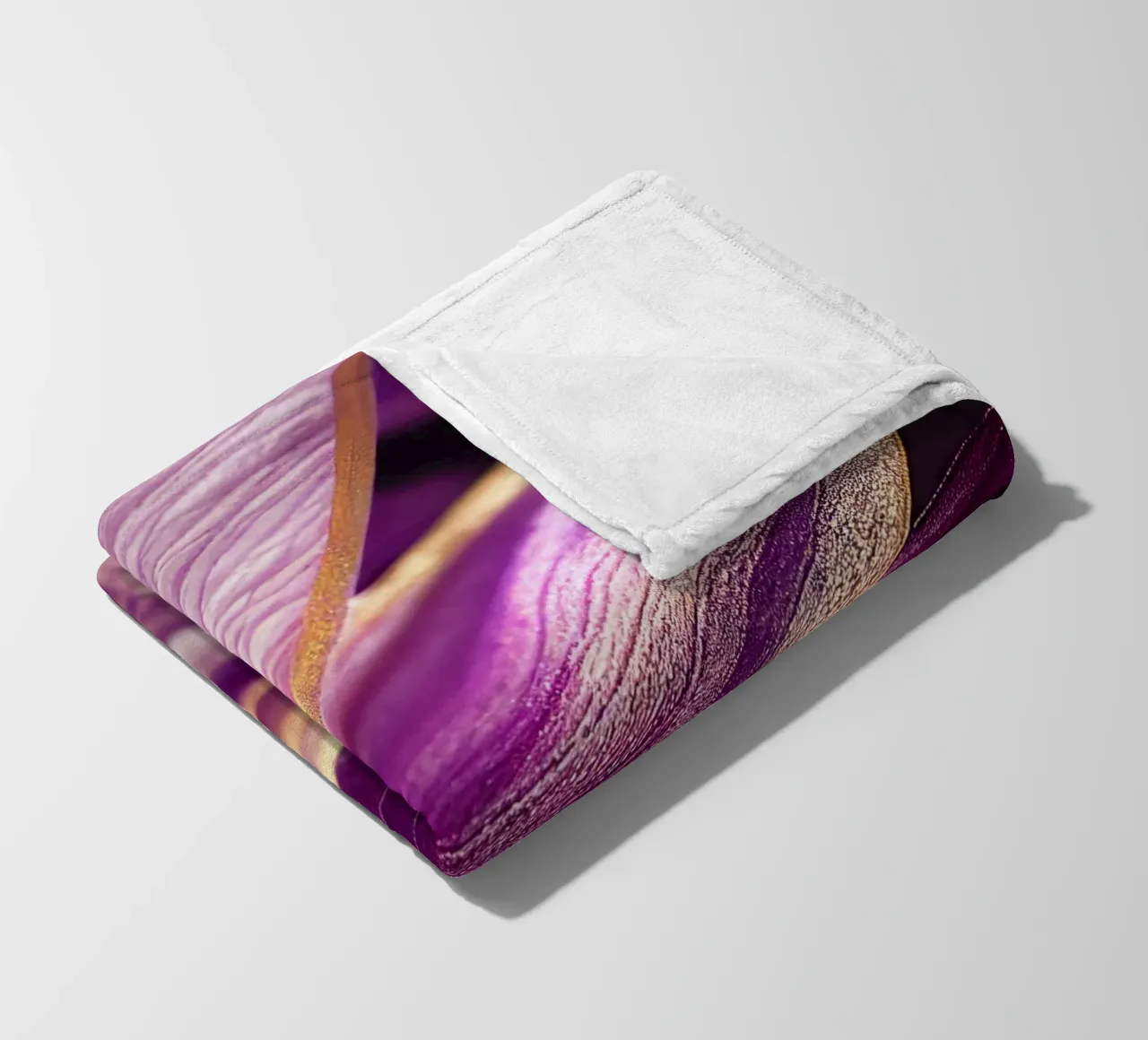Macro Fiore di violetta coperta in pile da Bold Blooms