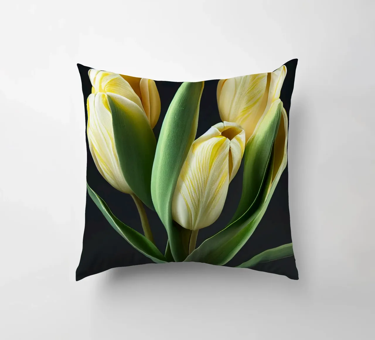Macro fiore di tulipano cuscino da Bold Blooms