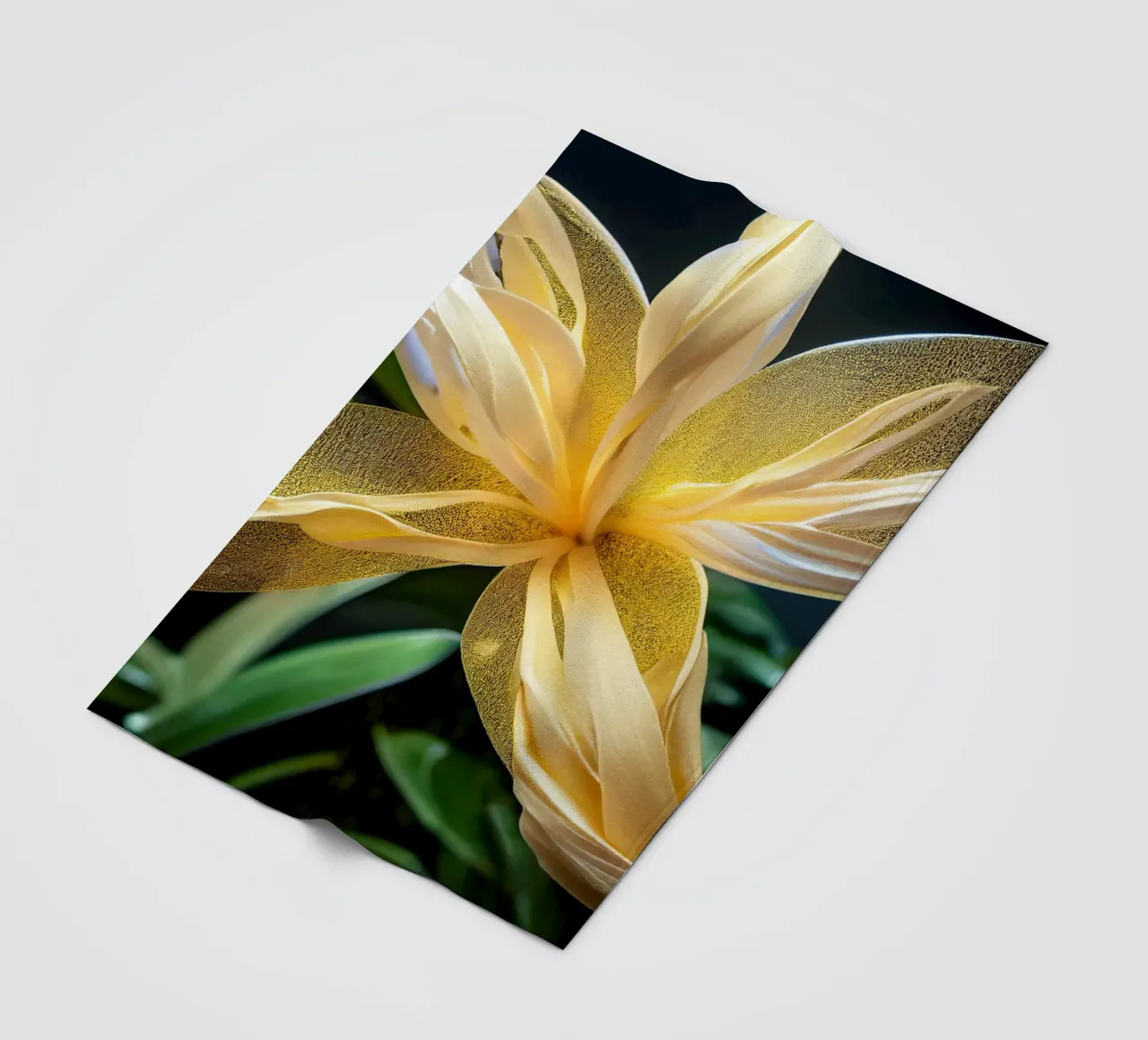 Macro fiore di oleandro giallo coperta in pile da Bold Blooms