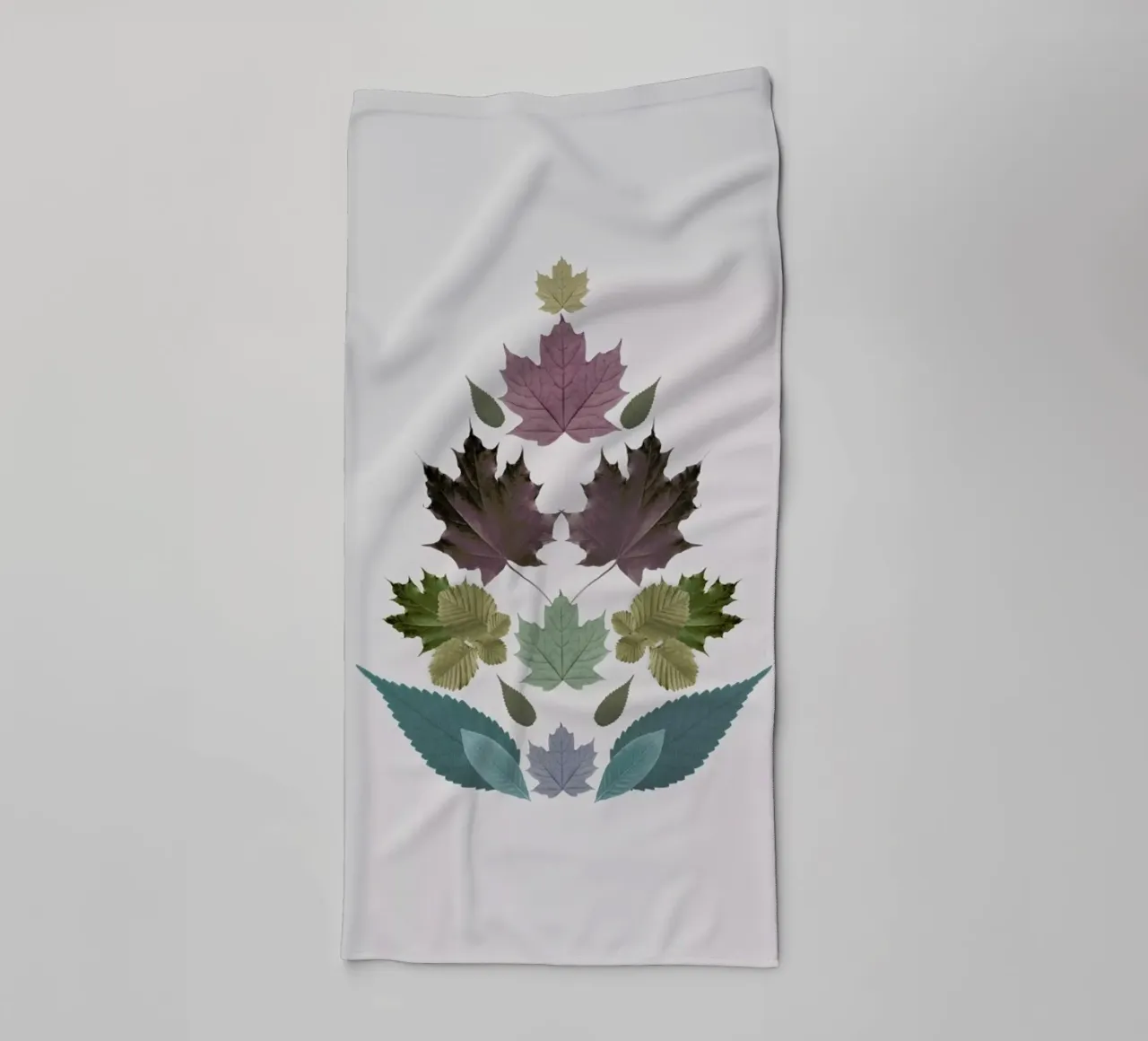 Leaves Tree asciugamano da bagno da The Wall Shop