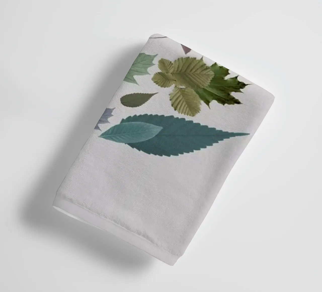 Leaves Tree asciugamano da bagno da The Wall Shop