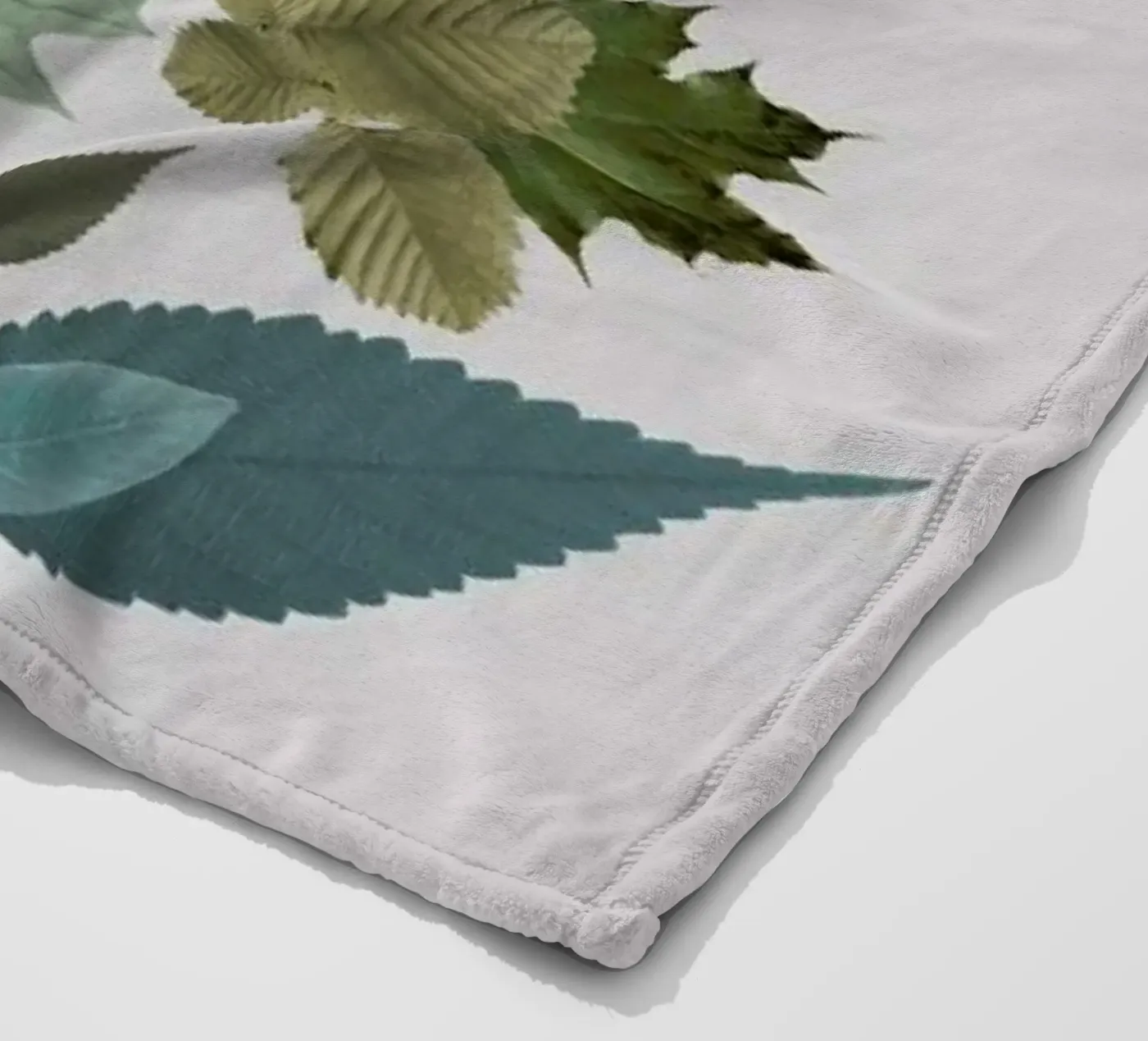 Leaves Tree Fleecedecke von The Wall Shop