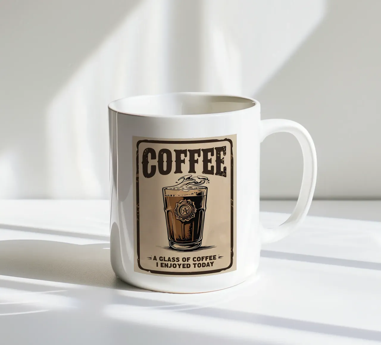 Caffè Un bicchiere di caffè che ho gustato oggi tazza in ceramica da RETRO VINTAGE EDITION