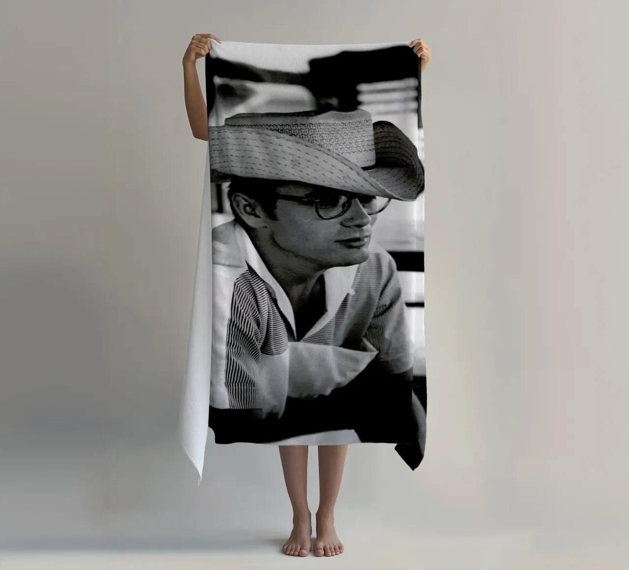 James Dean with Cowboy Hat telo mare da Gallery Print and Art Limited