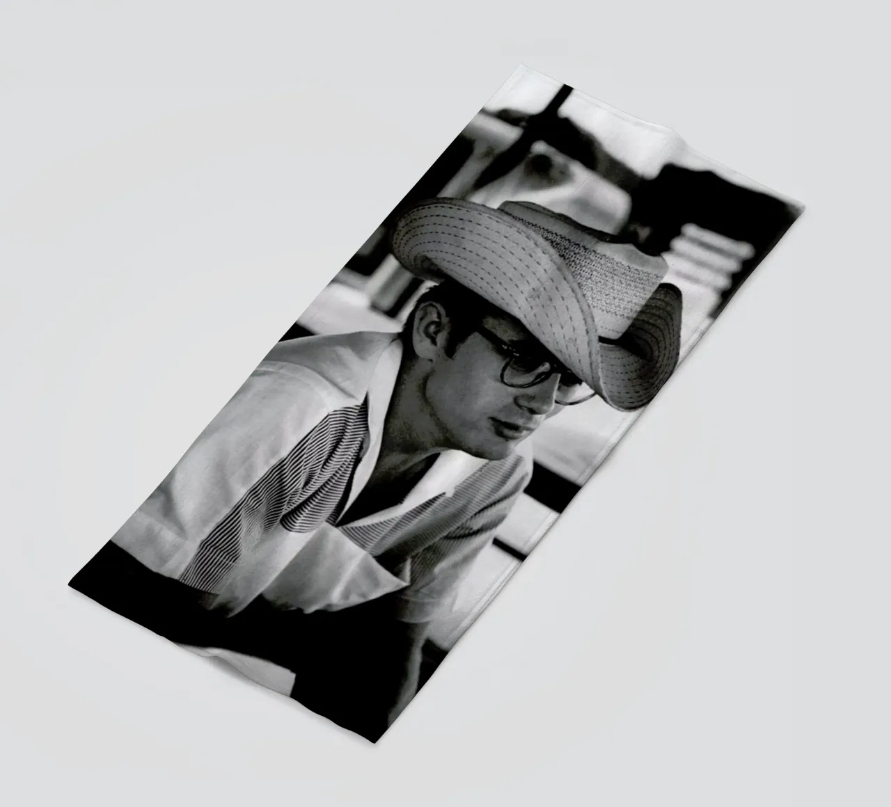James Dean with Cowboy Hat telo mare da Gallery Print and Art Limited