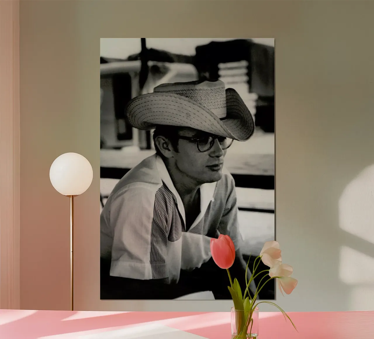 James Dean with Cowboy Hat poster con telaio in legno da Gallery Print and Art Limited