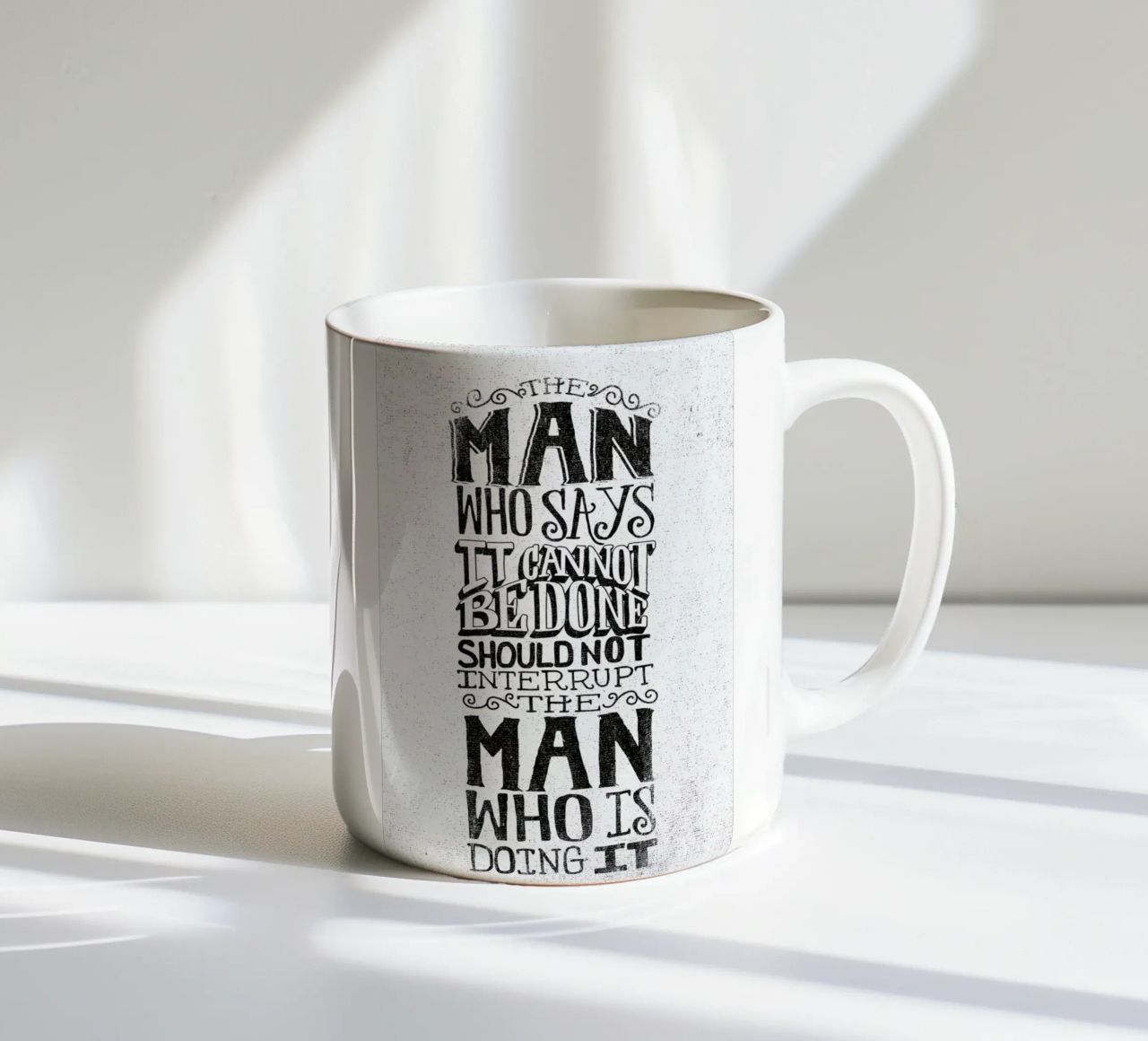 A man who says it cannot be done tazza in ceramica da Matthew Taylor Wilson