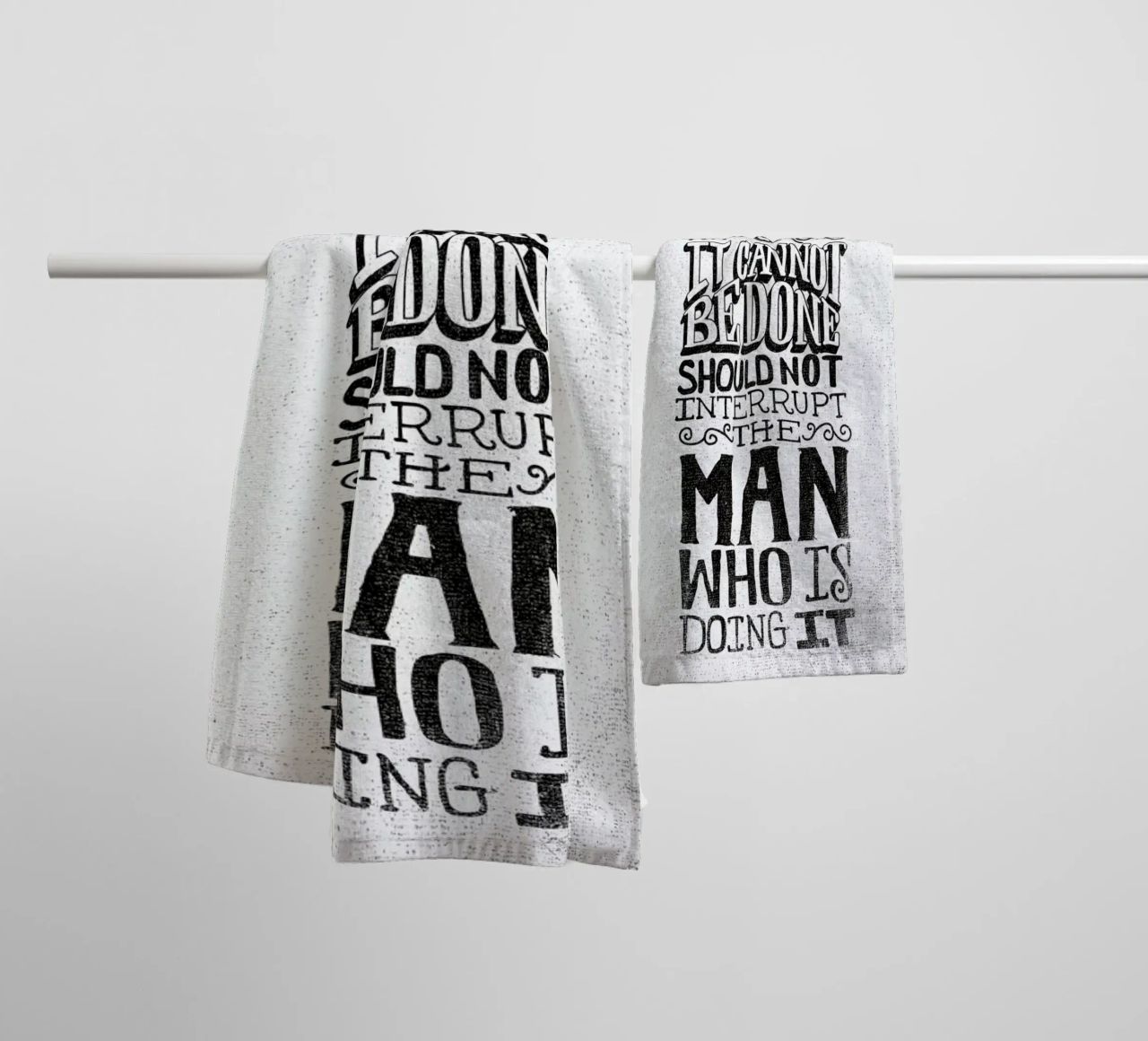 A man who says it cannot be done asciugamano da bagno da Matthew Taylor Wilson