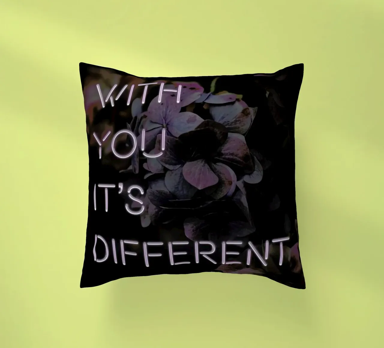 With you it's different cuscino da Oh Darling