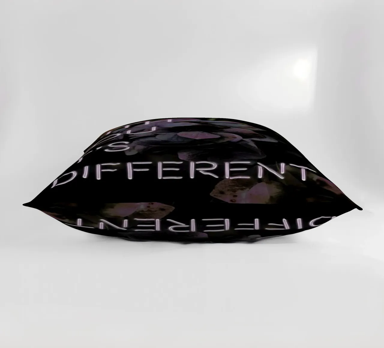 With you it's different cuscino da Oh Darling