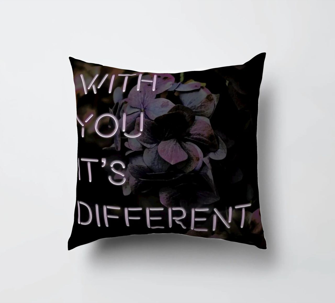 With you it's different cuscino da Oh Darling
