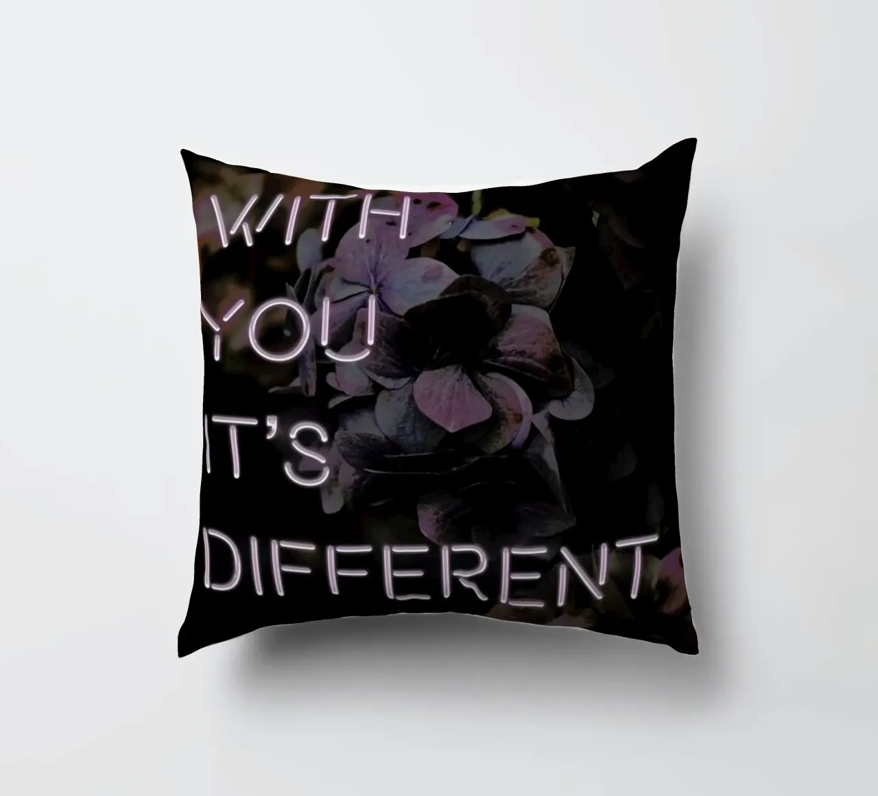 With you it's different cuscino da Oh Darling