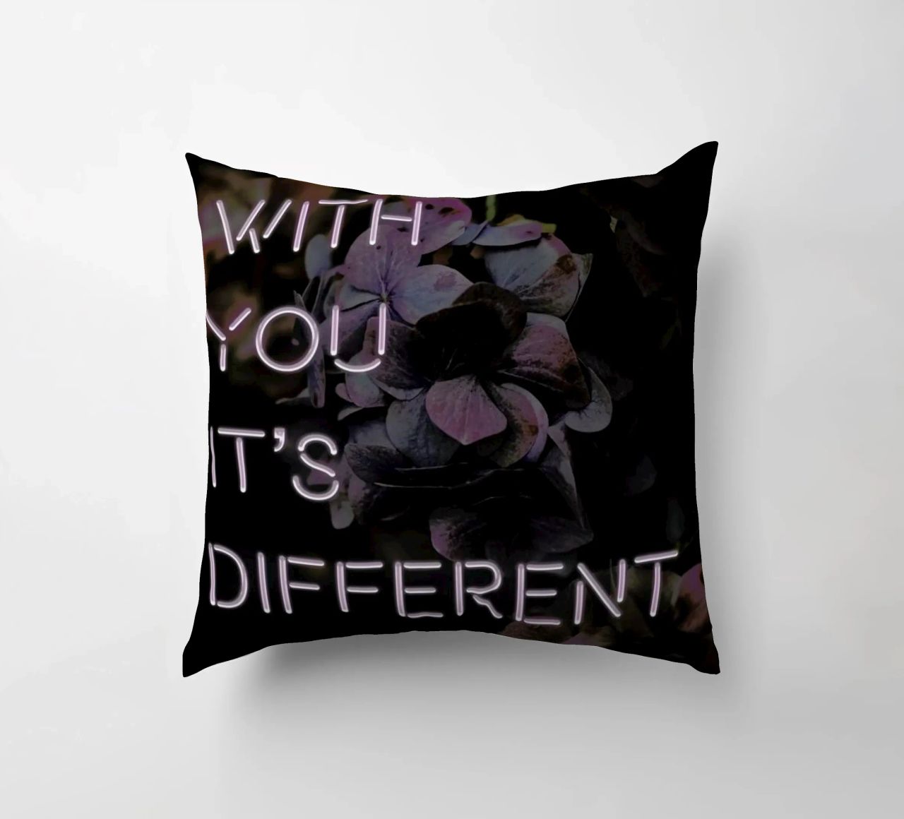 With you it's different cuscino da Oh Darling