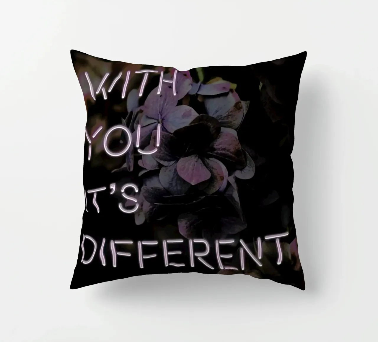 With you it's different cuscino da Oh Darling