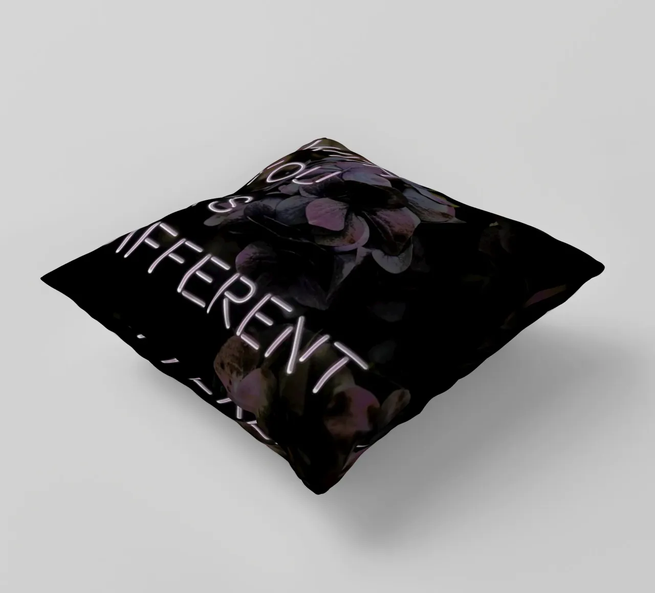 With you it's different cuscino da Oh Darling