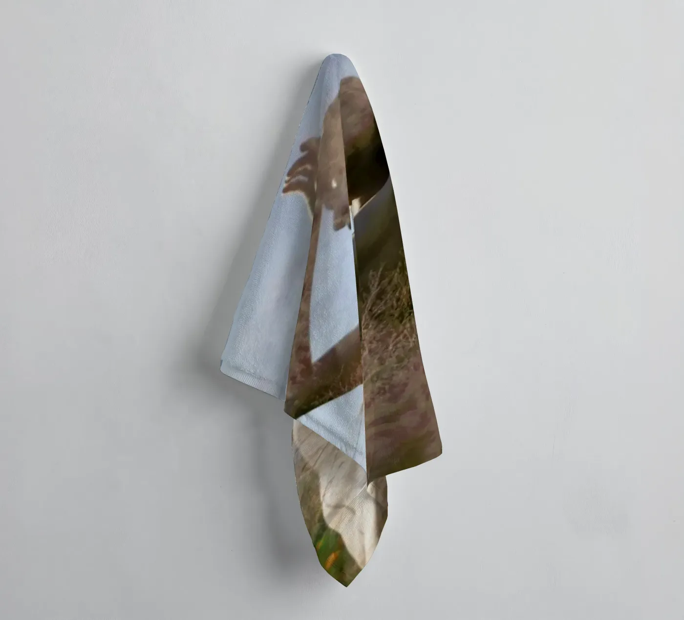 Andra 12 towel by Ana Topoleanu