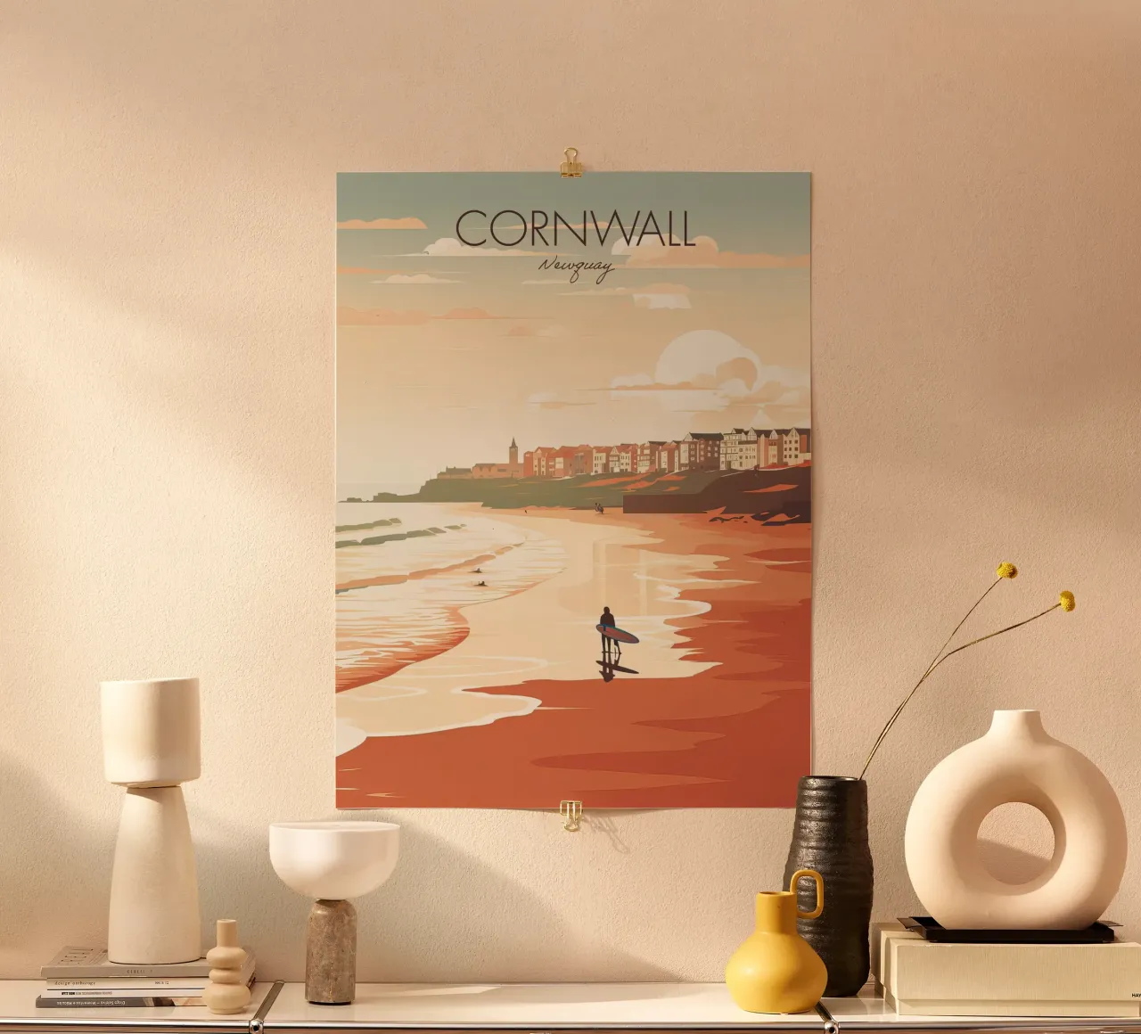 Cornovaglia, Inghilterra, Newquay Surfer Viaggi d'epoca poster con telaio in plastica da Peaches Art Prints