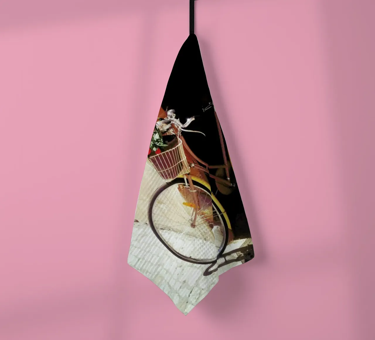 Vélo jaune torchon de Cassia Beck Photography