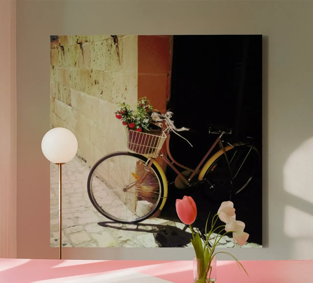 Gele fiets canvas met Baklijst van Cassia Beck Photography