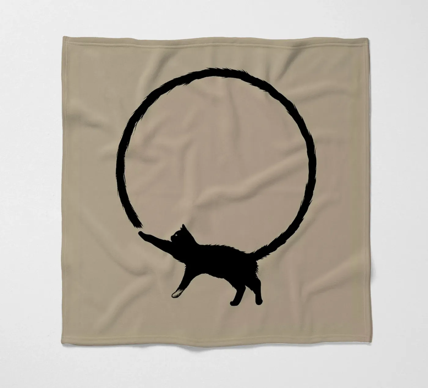 Cat Circle coperta in pile da Jared Yamahata