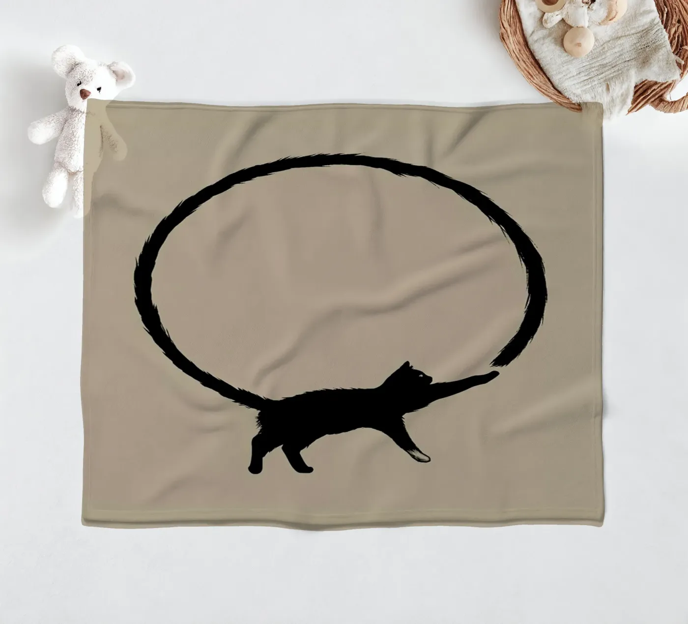 Cat Circle coperta in pile da Jared Yamahata
