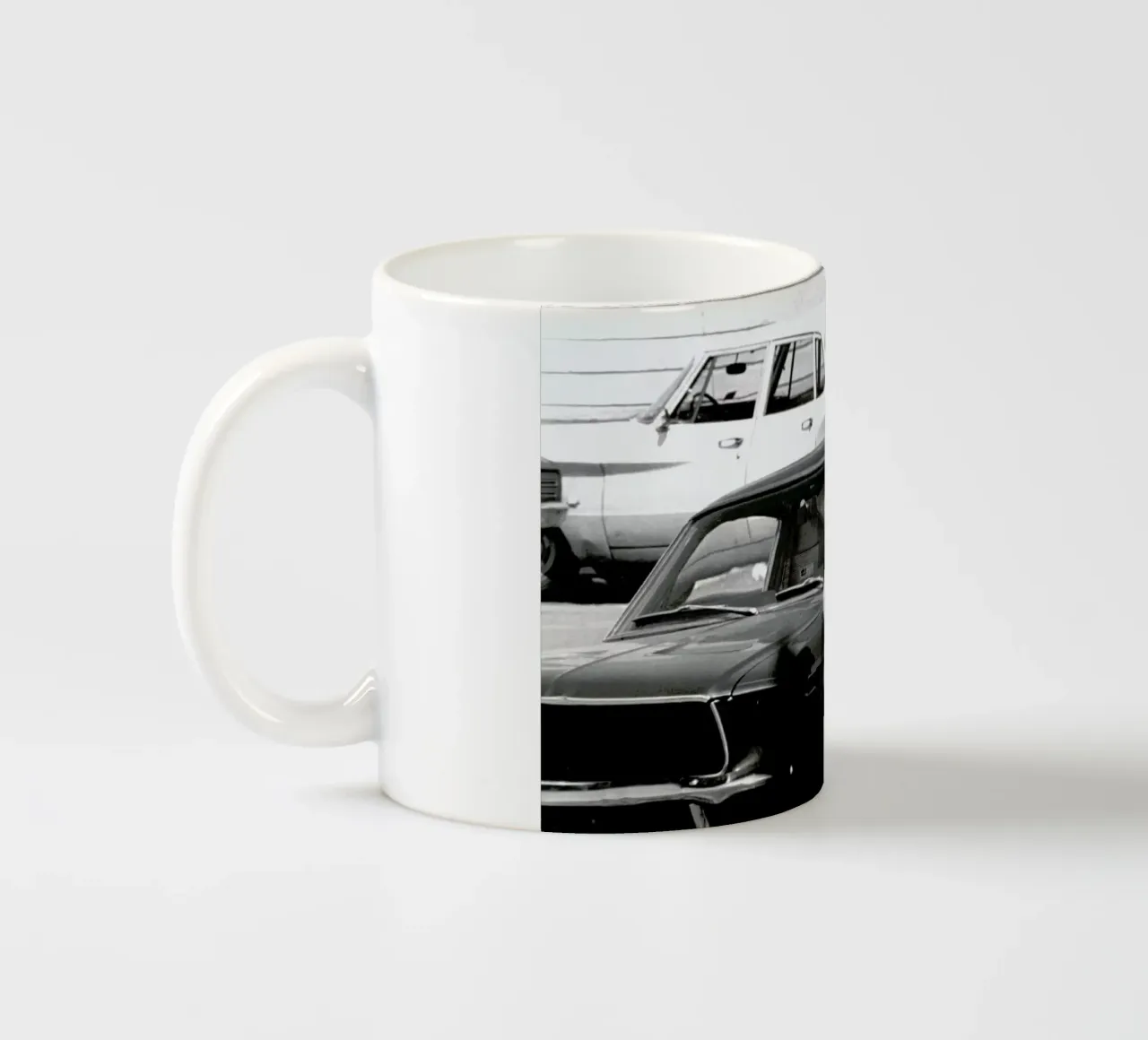 Steve McQueen in Bullitt, 1969 tazza in ceramica da Gallery Print and Art Limited