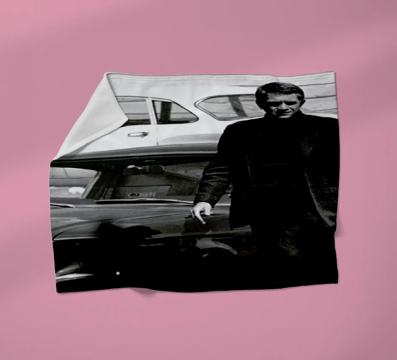 Steve McQueen in Bullitt, 1969 coperta in pile da Gallery Print and Art Limited