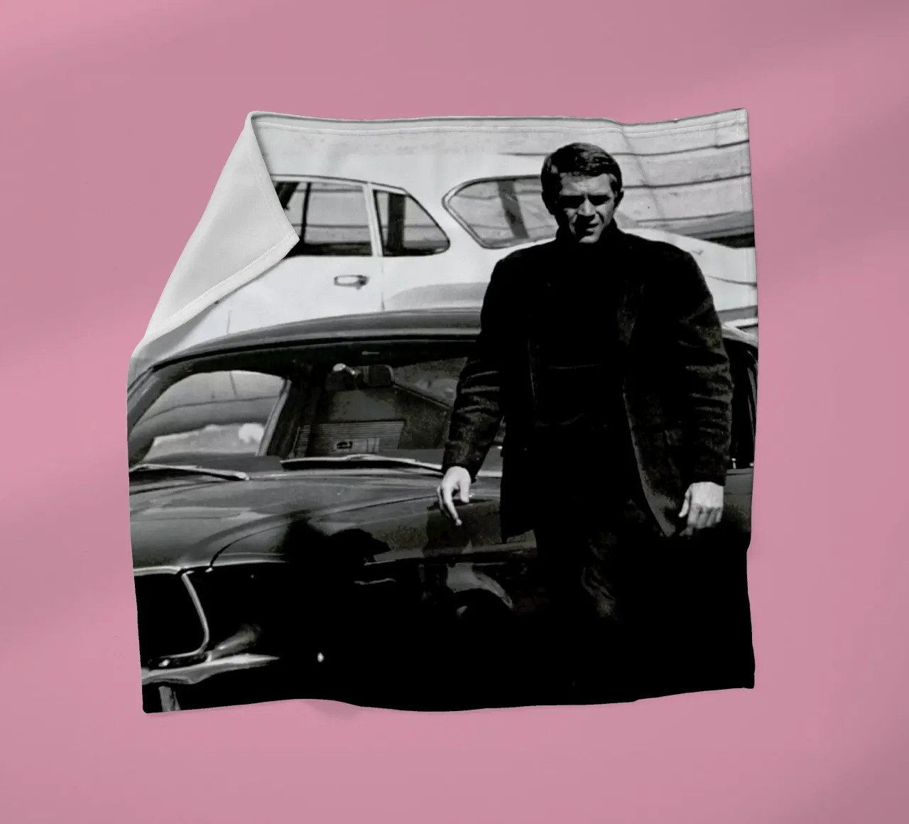 Steve McQueen in Bullitt, 1969 coperta in pile da Gallery Print and Art Limited