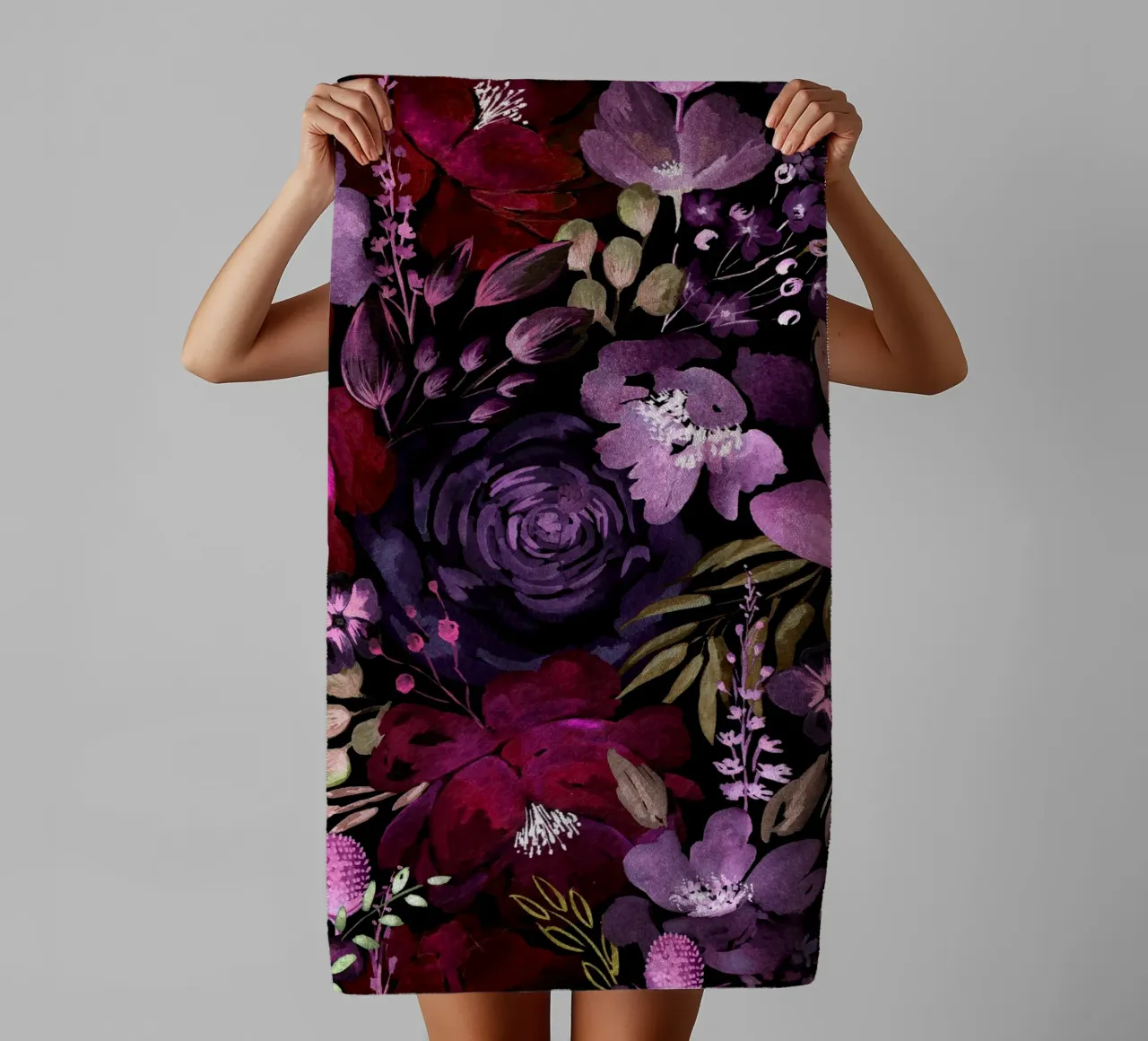 Dark Floral Chaos - Red asciugamano da bagno da anisillustration
