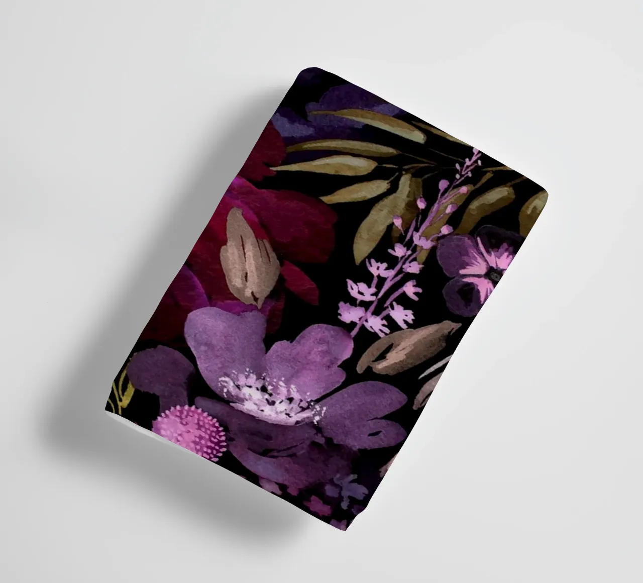 Dark Floral Chaos - Red asciugamano da bagno da anisillustration