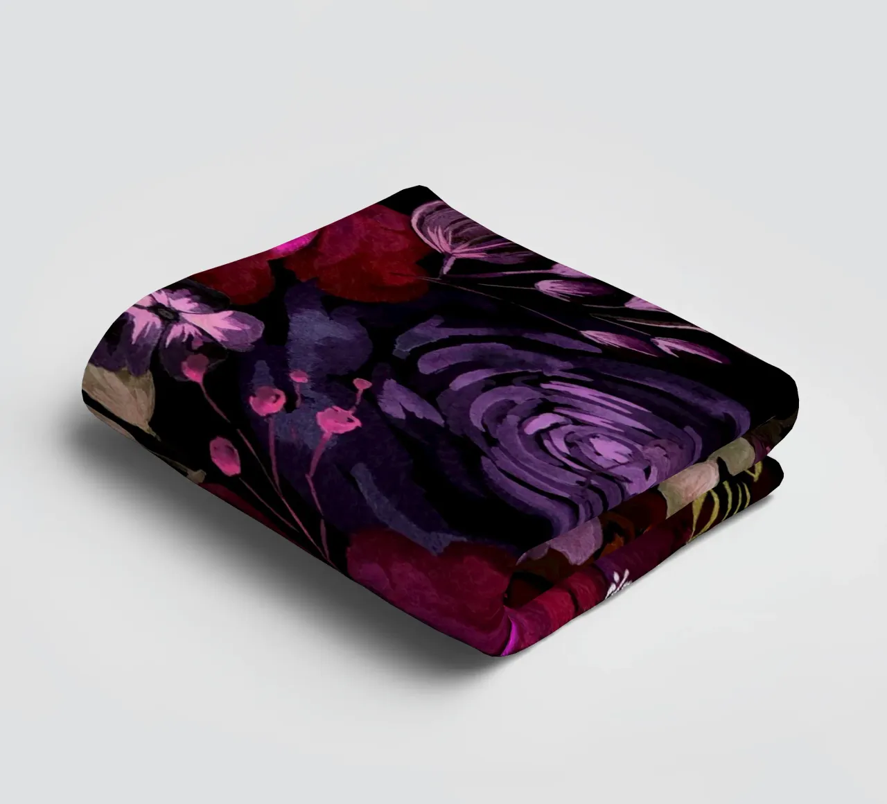 Dark Floral Chaos - Red asciugamano da bagno da anisillustration