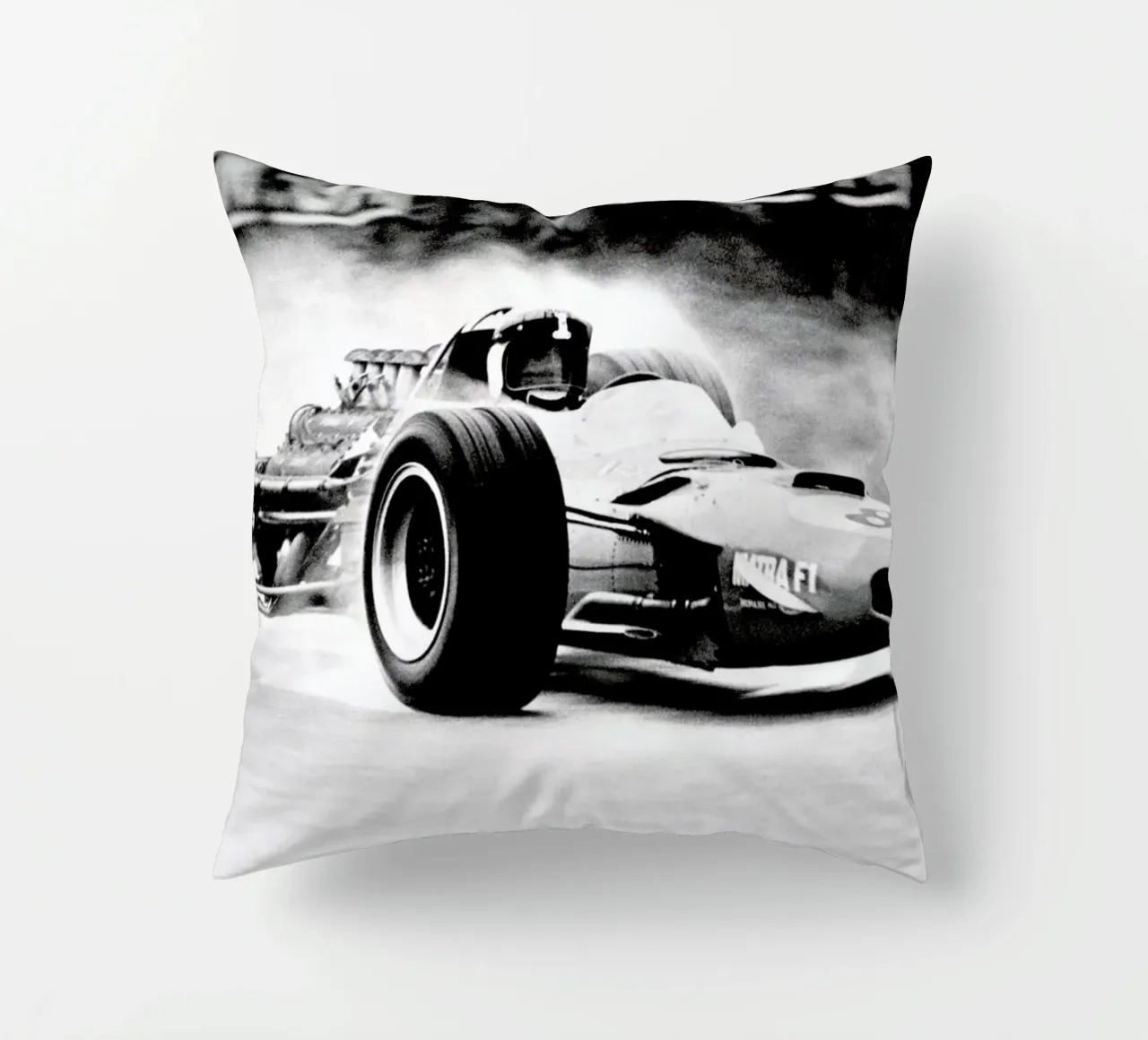 Formula 1 cuscino da Gallery Print and Art Limited