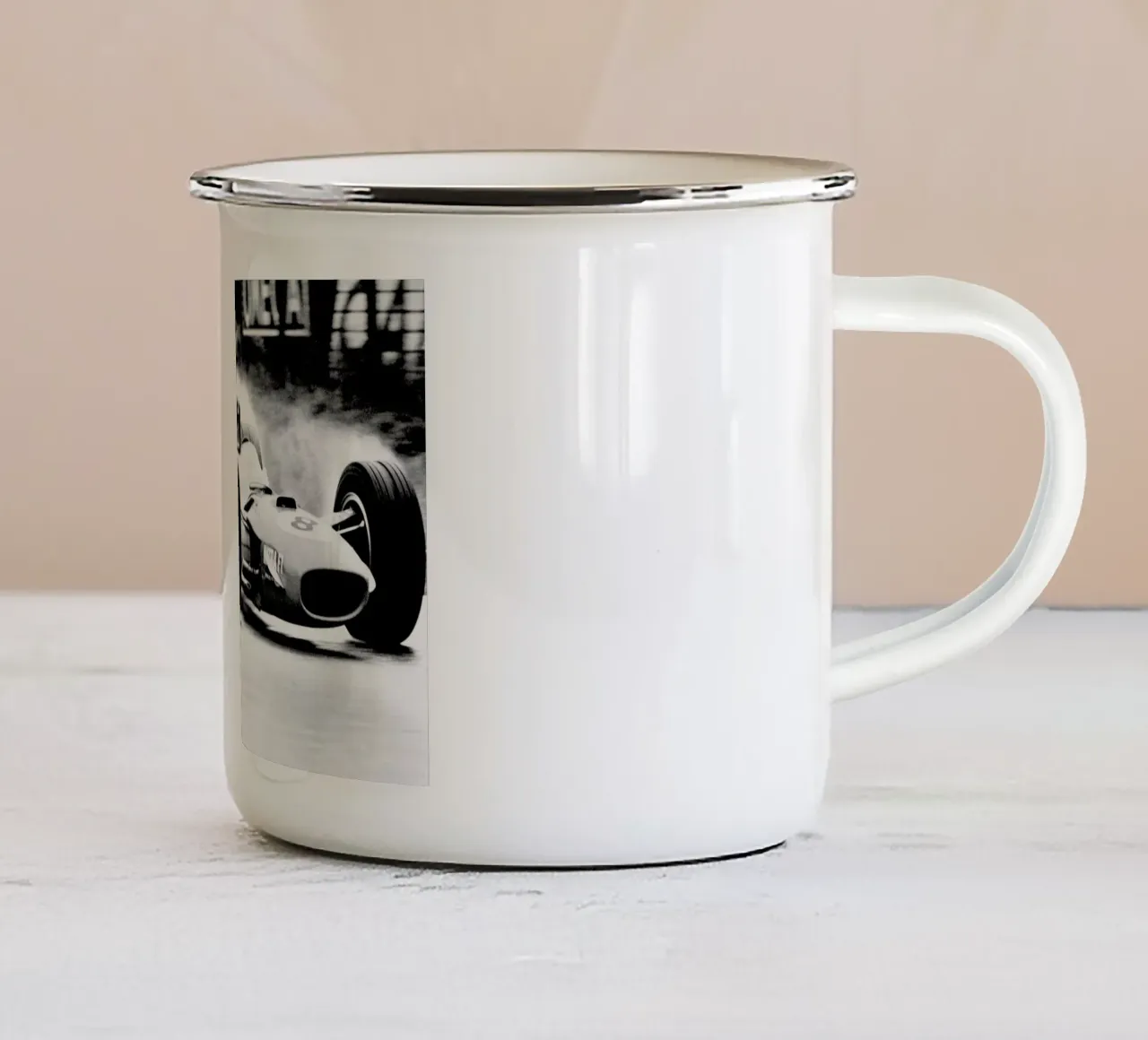 Formula 1 tazza in smalto da Gallery Print and Art Limited