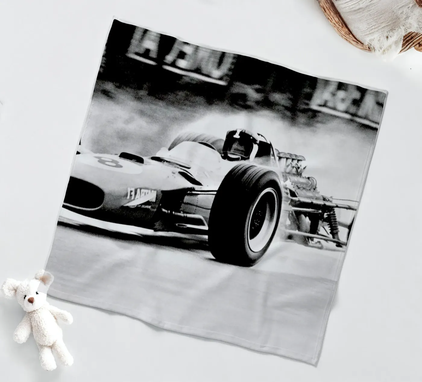 Formula 1 Fleecedecke von Vintage Photography Archive