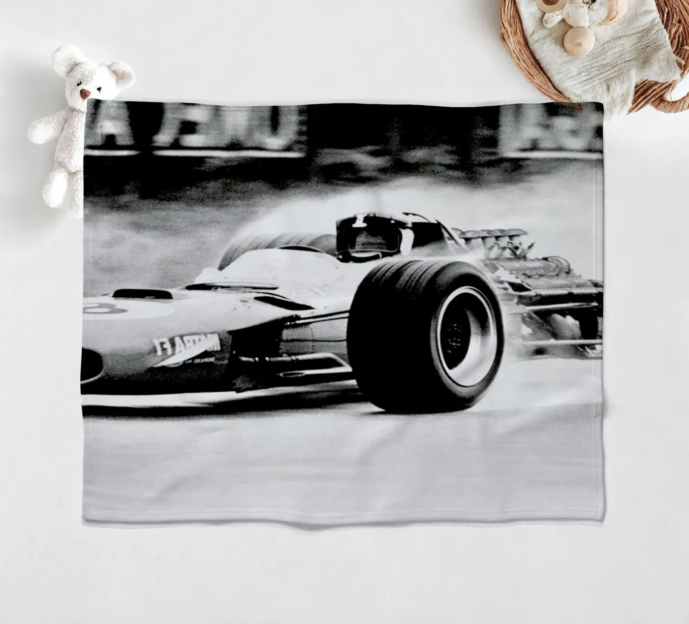 Formula 1 Fleecedecke von Vintage Photography Archive