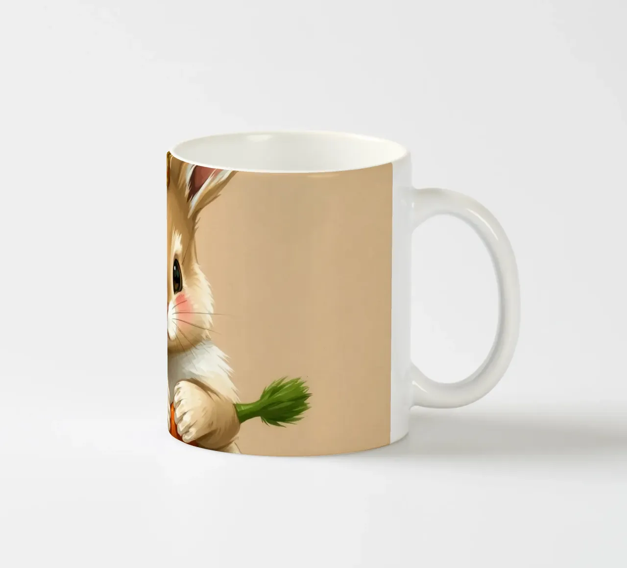 Un mignon lapin de dessin animé portant une couronne tient une carotte mug en céramique de DesignDoodle